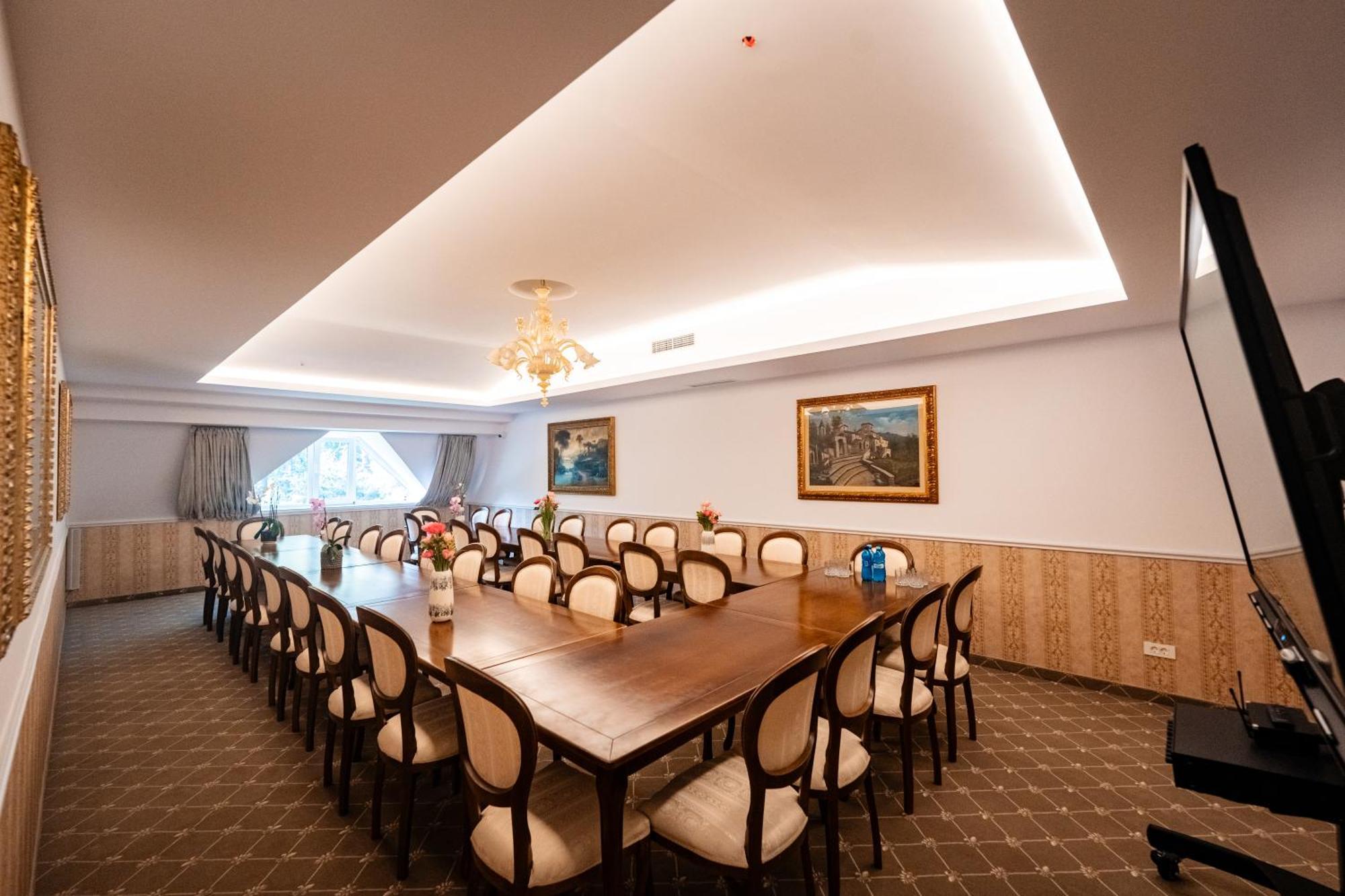 Carpentiere Arena Hotel Rasinari Exterior photo